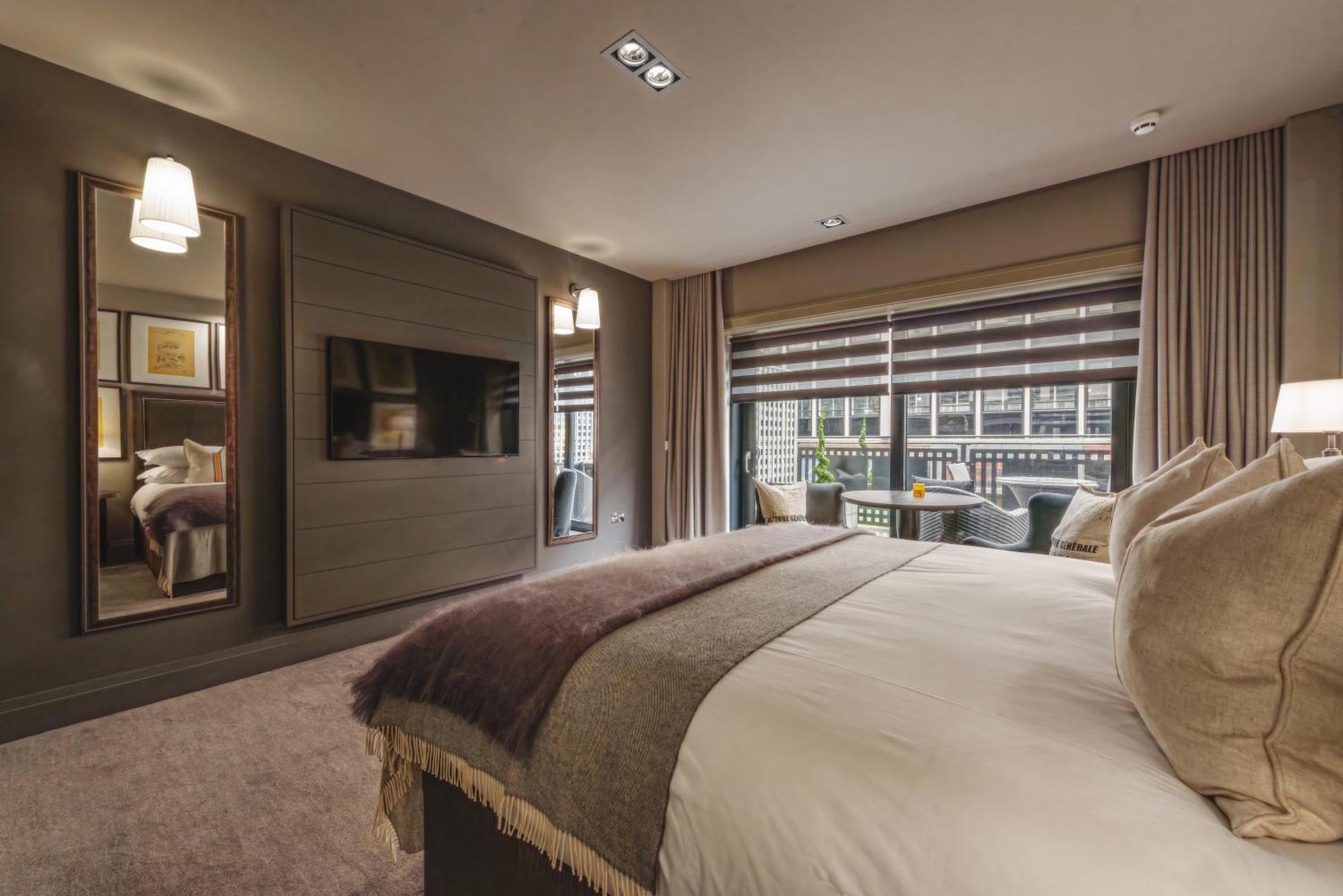 Dakota Leeds Hotel Leeds  Bagian luar foto A bedroom at The Ivy Collection