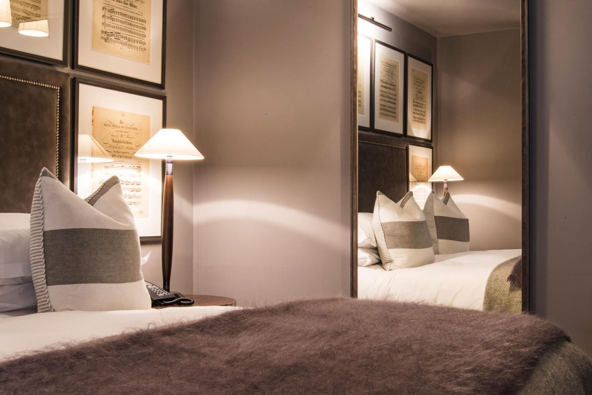 Dakota Leeds Hotel Leeds  Bagian luar foto A bedroom at the hotel