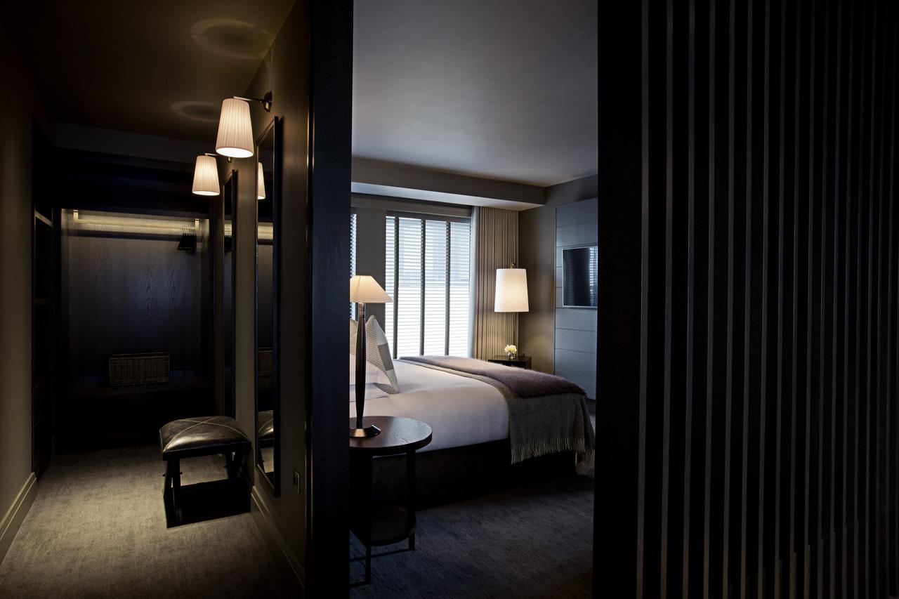 Dakota Leeds Hotel Leeds  Bagian luar foto A bedroom at The Hari