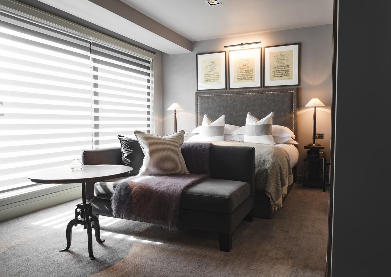 Dakota Leeds Hotel Leeds  Bagian luar foto A bedroom at The Ivy Hotel