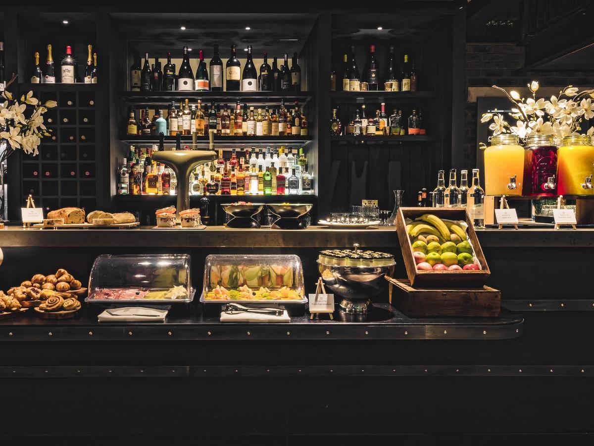 Dakota Leeds Hotel Leeds  Bagian luar foto The bar at the Mandarin Oriental, Munich