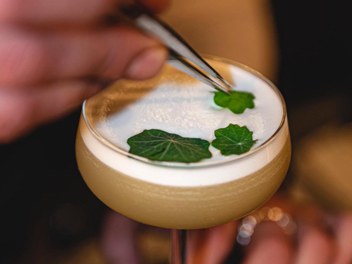 Dakota Leeds Hotel Leeds  Bagian luar foto A grasshopper cocktail